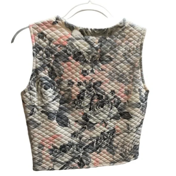 NWOT Gianni Bini Rose Print Quilted Crop Top - Perfect condition, never worn🌷🌹 - Picture 6 of 7